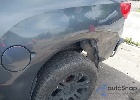 2010 Toyota Tundra Grade 5.7L V8 z USA, uszkodzony, nr VIN 5TFRY5F16AX084427